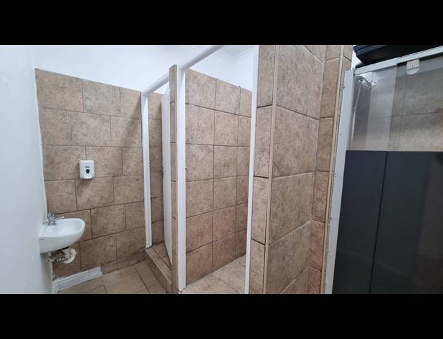 350M² BUILDING TO LET IN WOODSTOCK